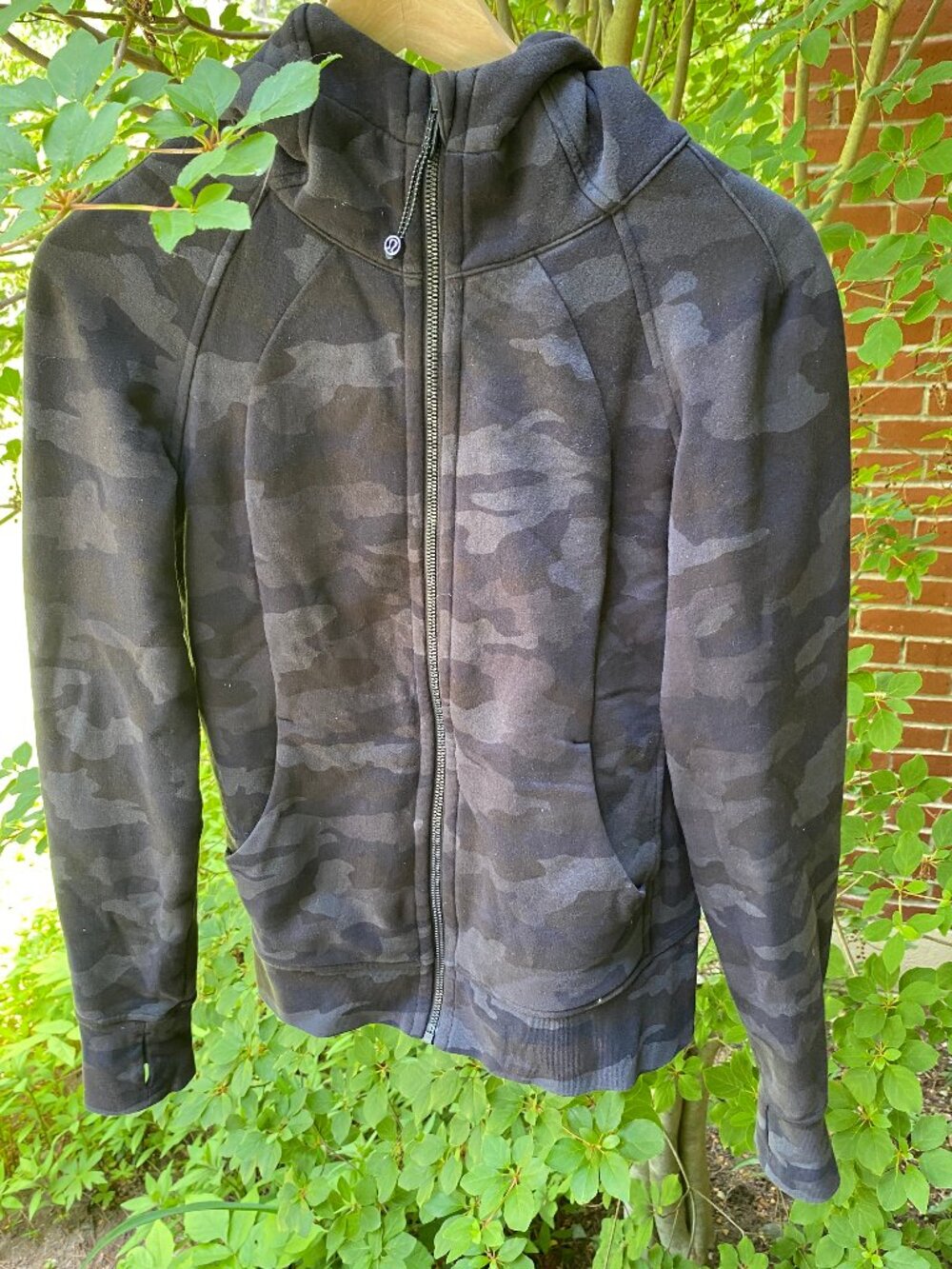 Lululemon Black Camo Zip Front Hoodie/Jacket with Pockets and Thumbholes -Size 4